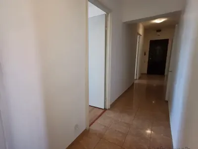 hol lung cu gresie inchiriere apartament Sector 6 București